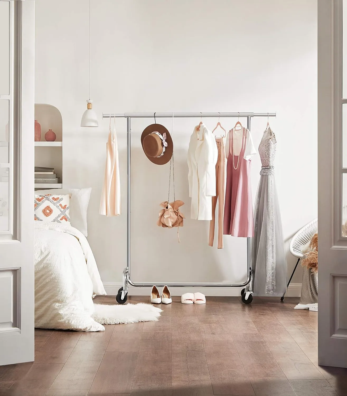 Heavy Duty Extendable Clothes Rack on Wheels, Chrome - SONGMICS